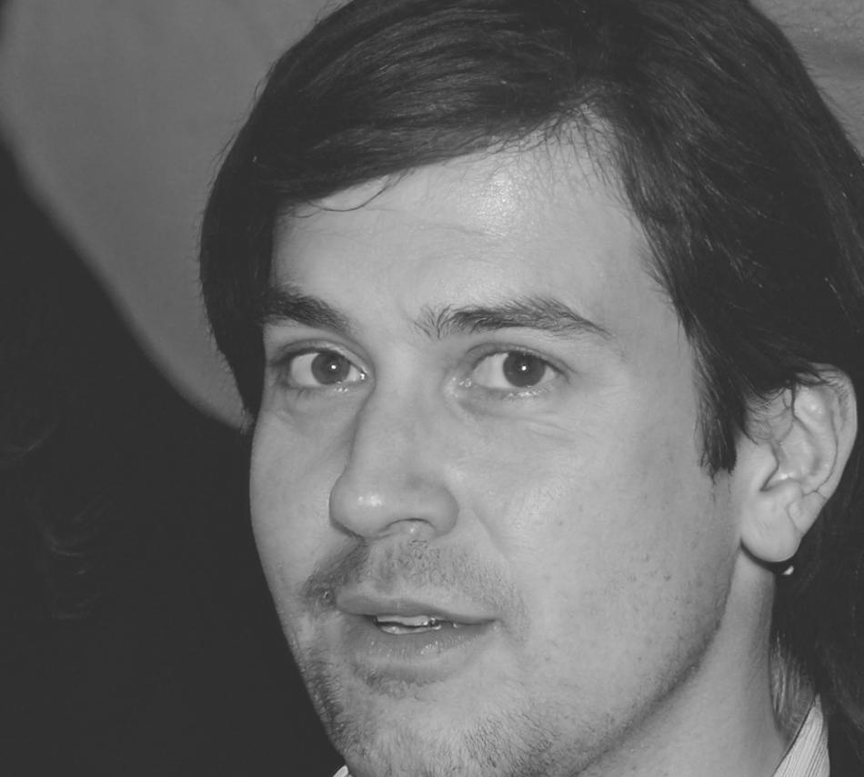 Retrato profesional de Aurelio Mendizábal, especialista en análisis de tendencias presupuestarias