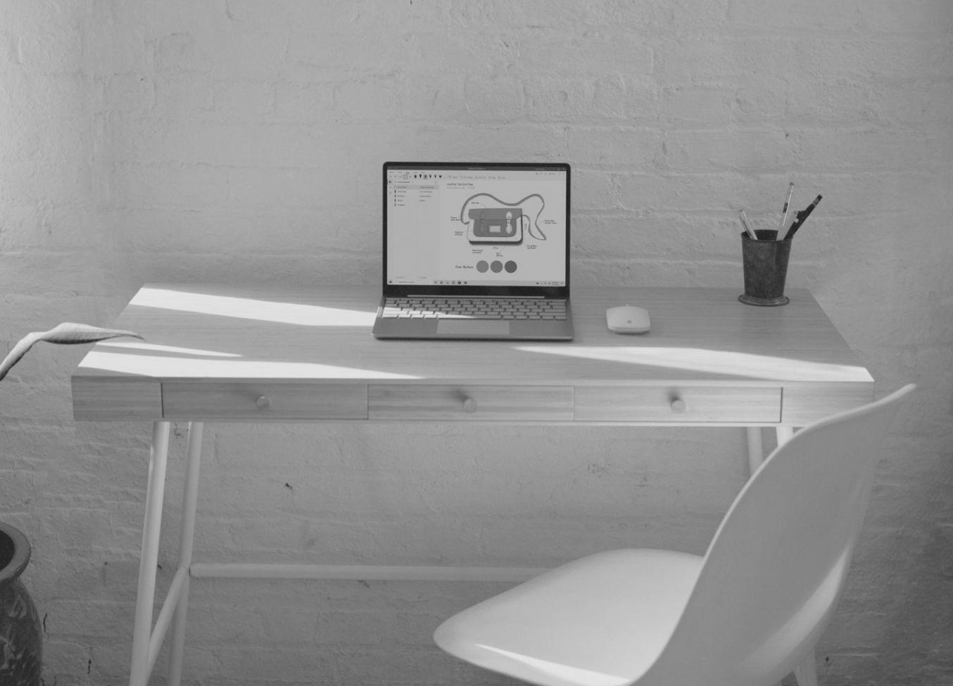 Ambiente profesional de análisis financiero con gráficos y datos